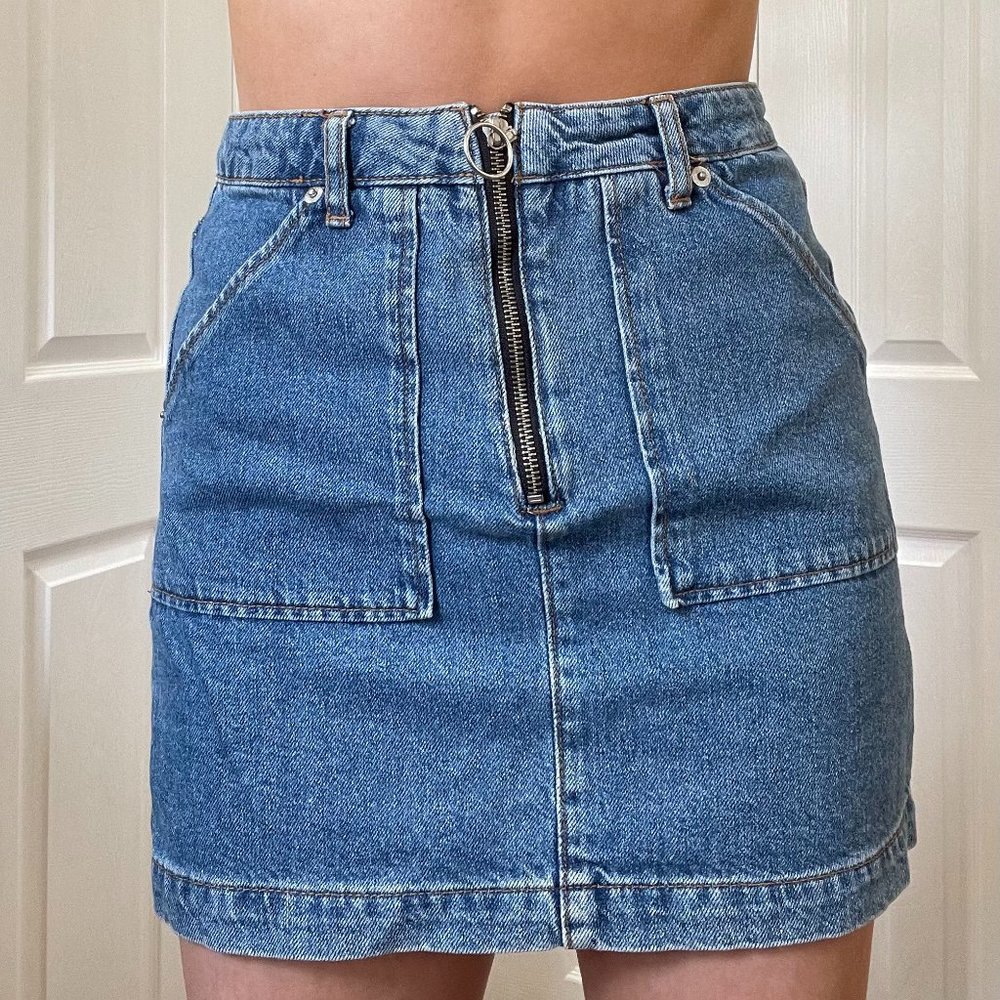 TOPSHOP denim mini skirt zip front (UK 8 US 4)